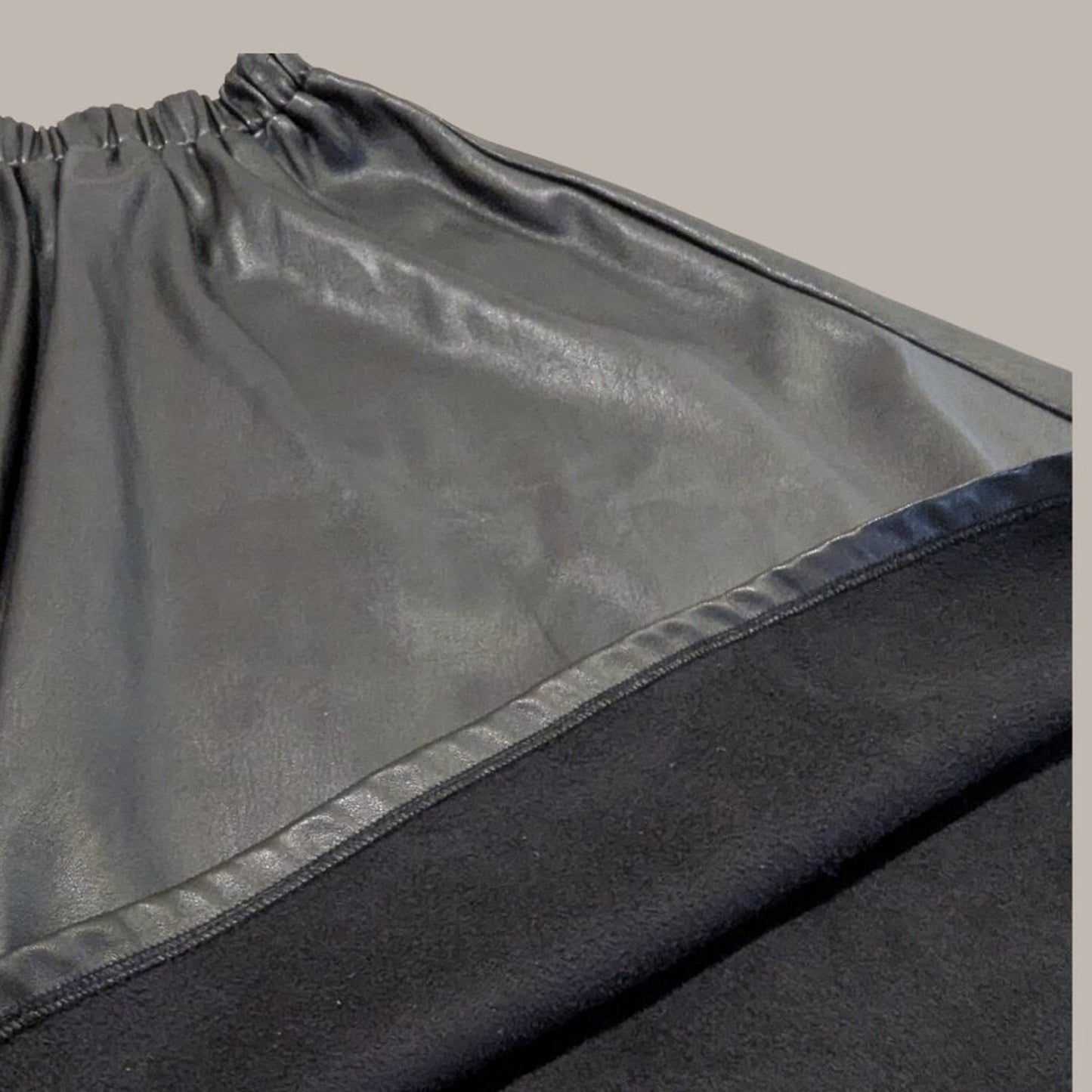 Ava & Lu Black Faux Leather Flair Skirt - Medium