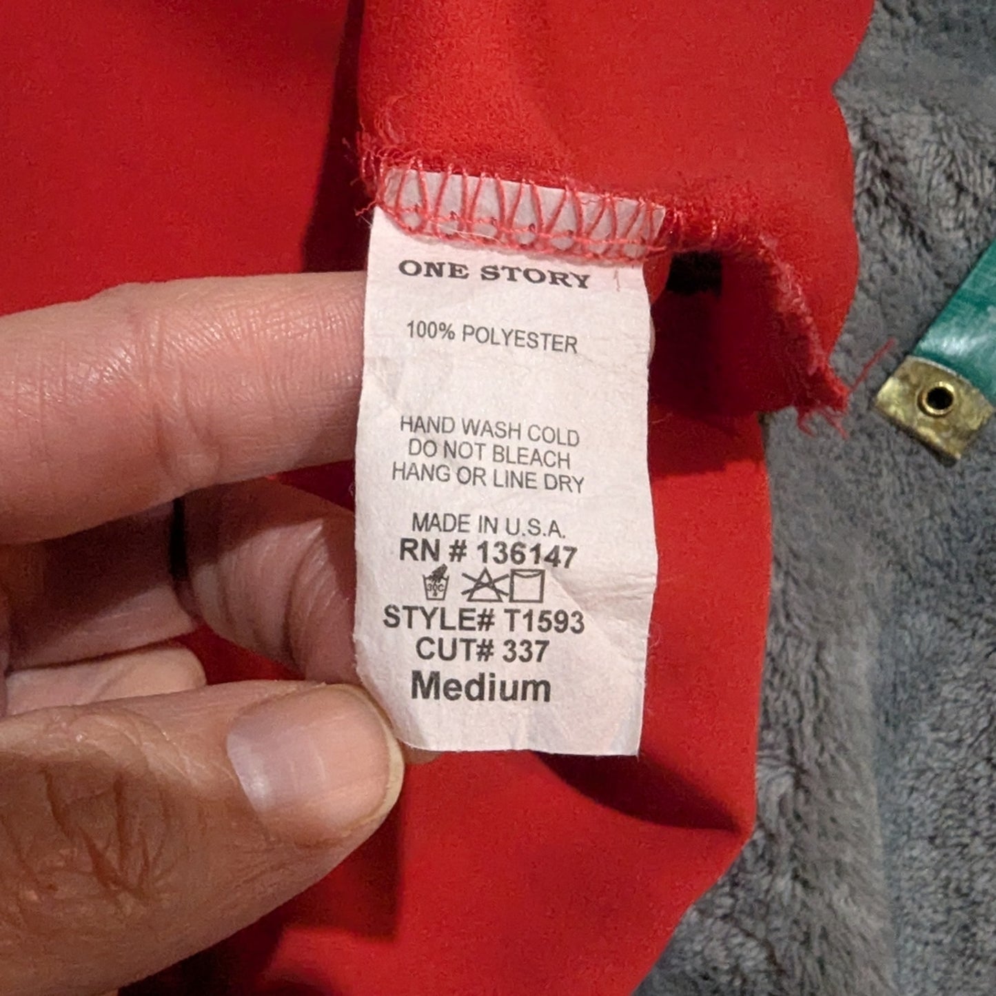 One Story Red Scallop Hem Women's Top - Medium