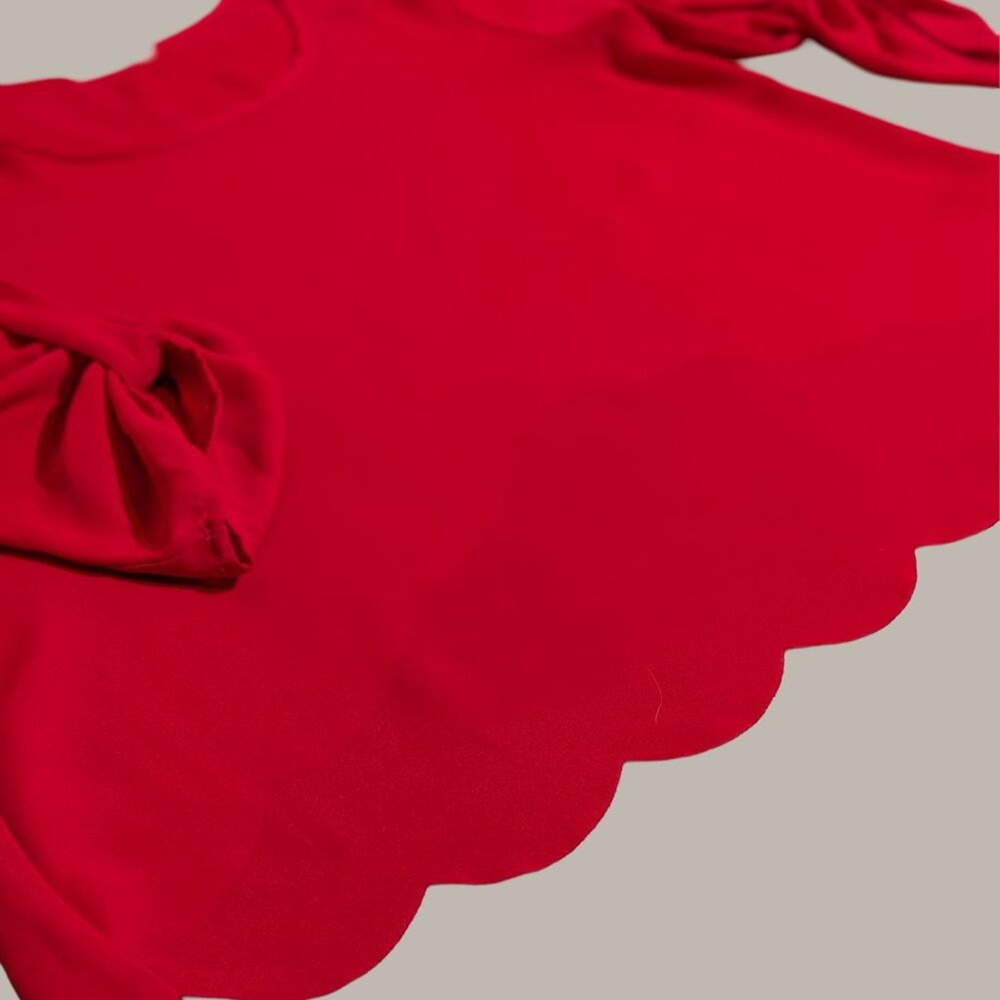 One Story Red Scallop Hem Women's Top - Medium