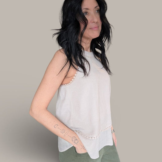 By & By Linen A-line Tank Top with Scallop RicRac Trim - Medium