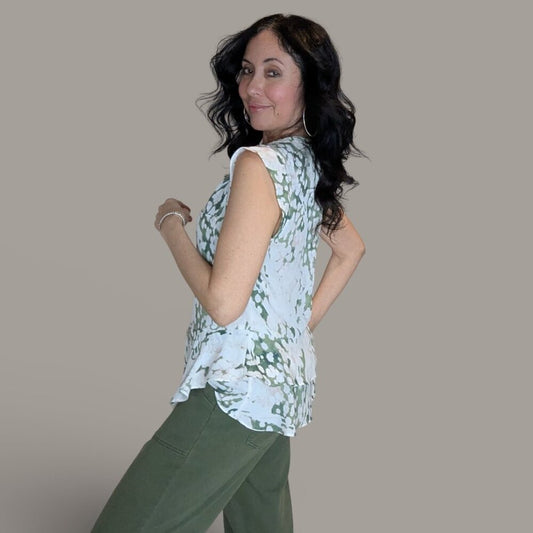 Mossimo V-Neck White and Sage Floral Peplum Top - Small