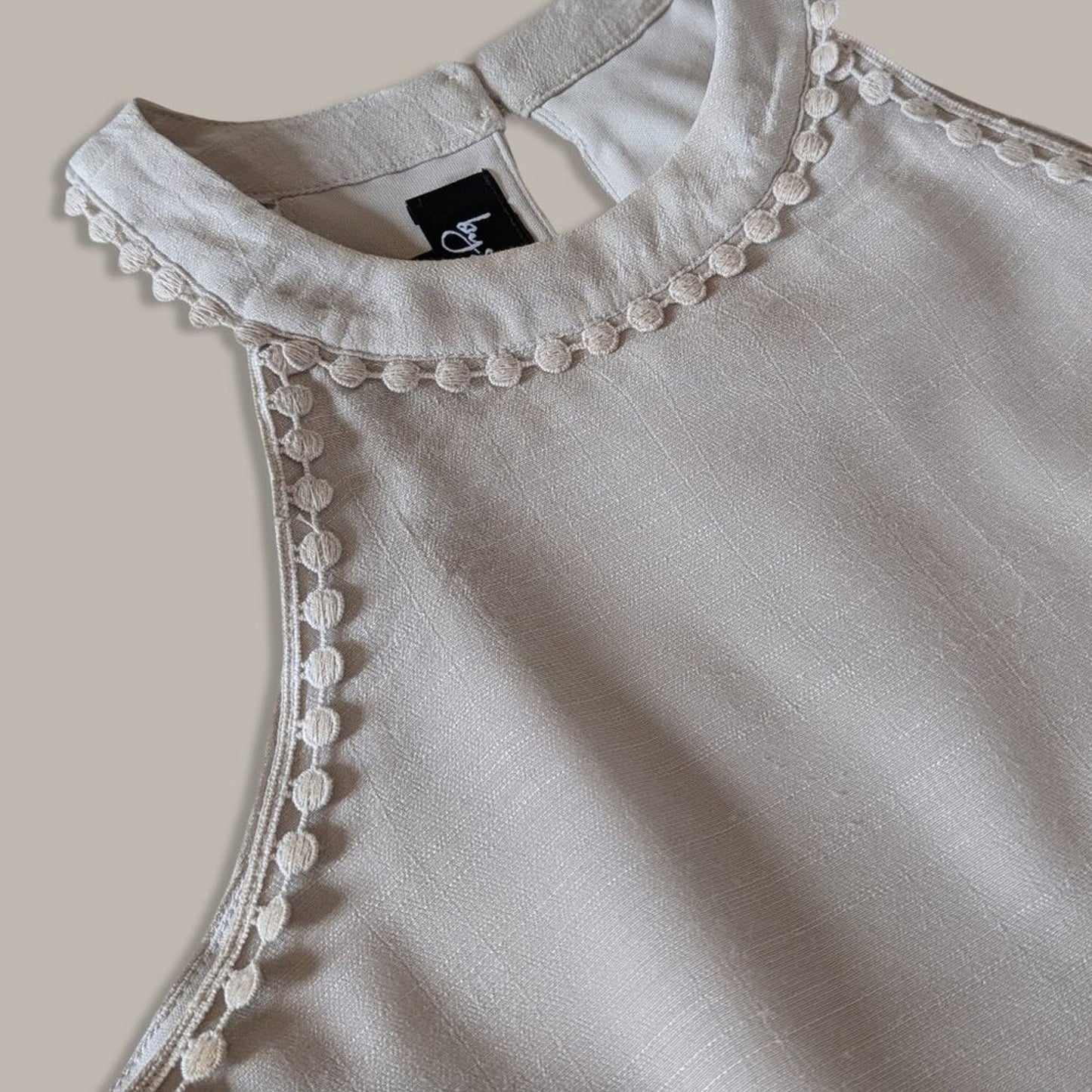 By & By Linen A-line Tank Top with Scallop RicRac Trim - Medium