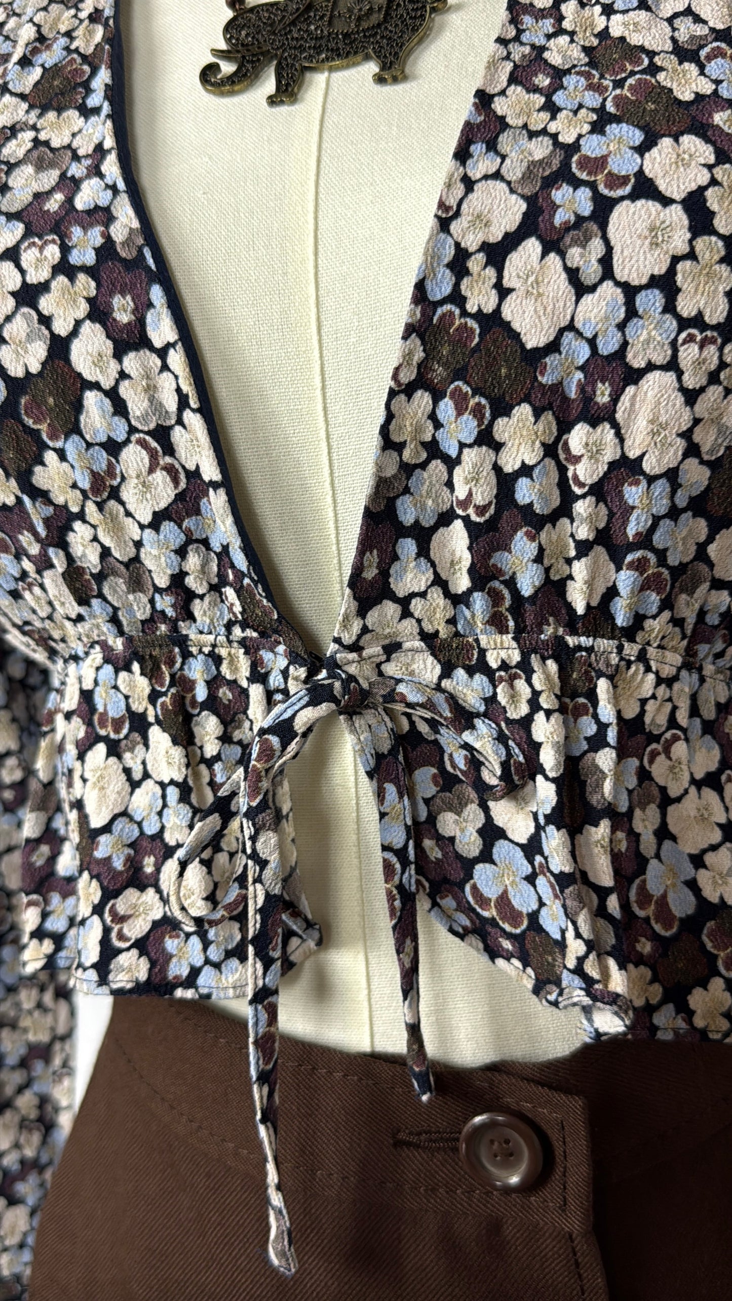 Sunday Best Aritzia Floral Tie-Front Cropped Blouse – XS