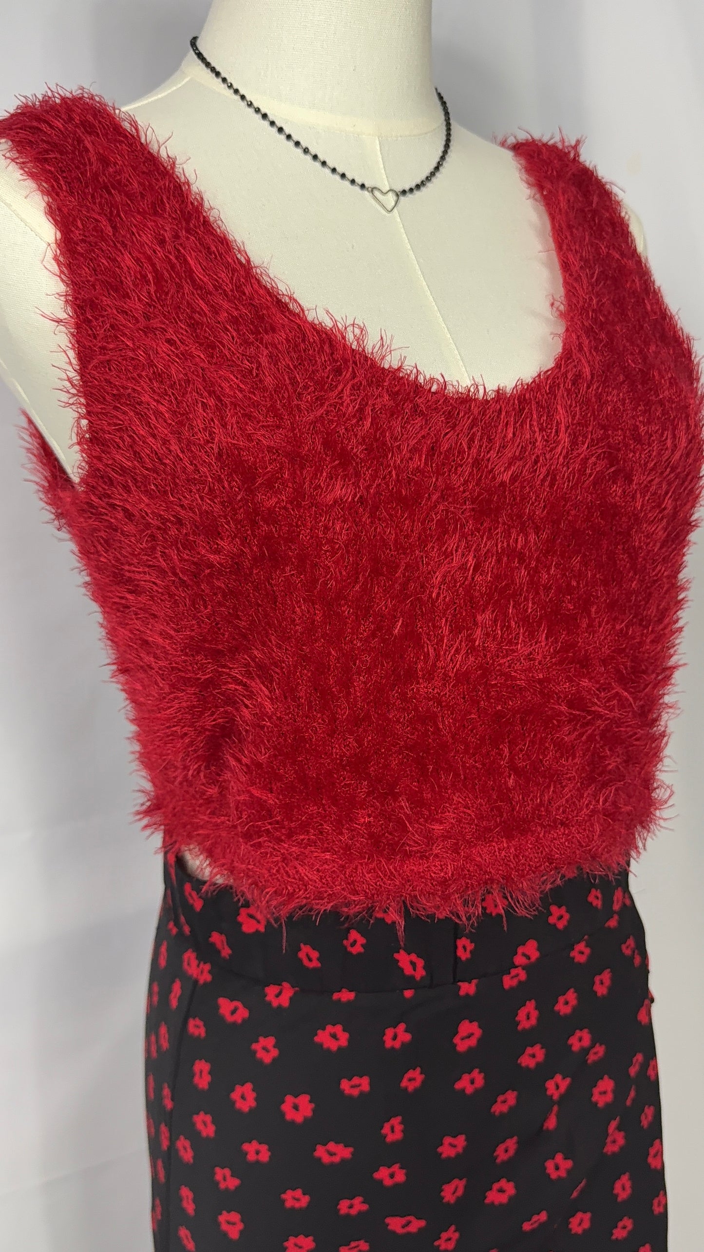 B2V Red Fuzzy Cropped Tank Top - Soft Textured Sleeveless Top - Medium / Large