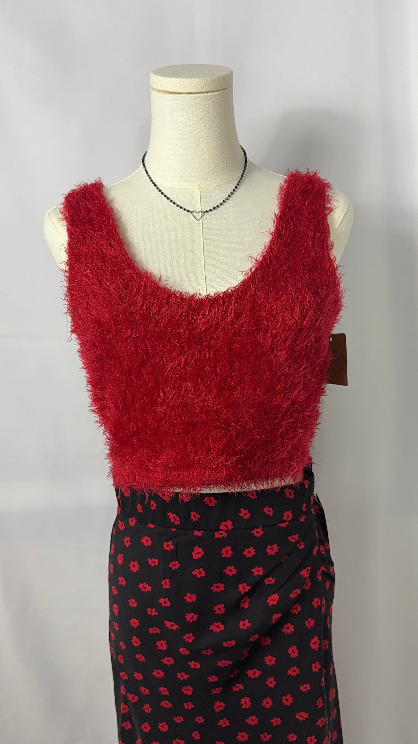 B2V Red Fuzzy Cropped Tank Top - Soft Textured Sleeveless Top - Medium / Large