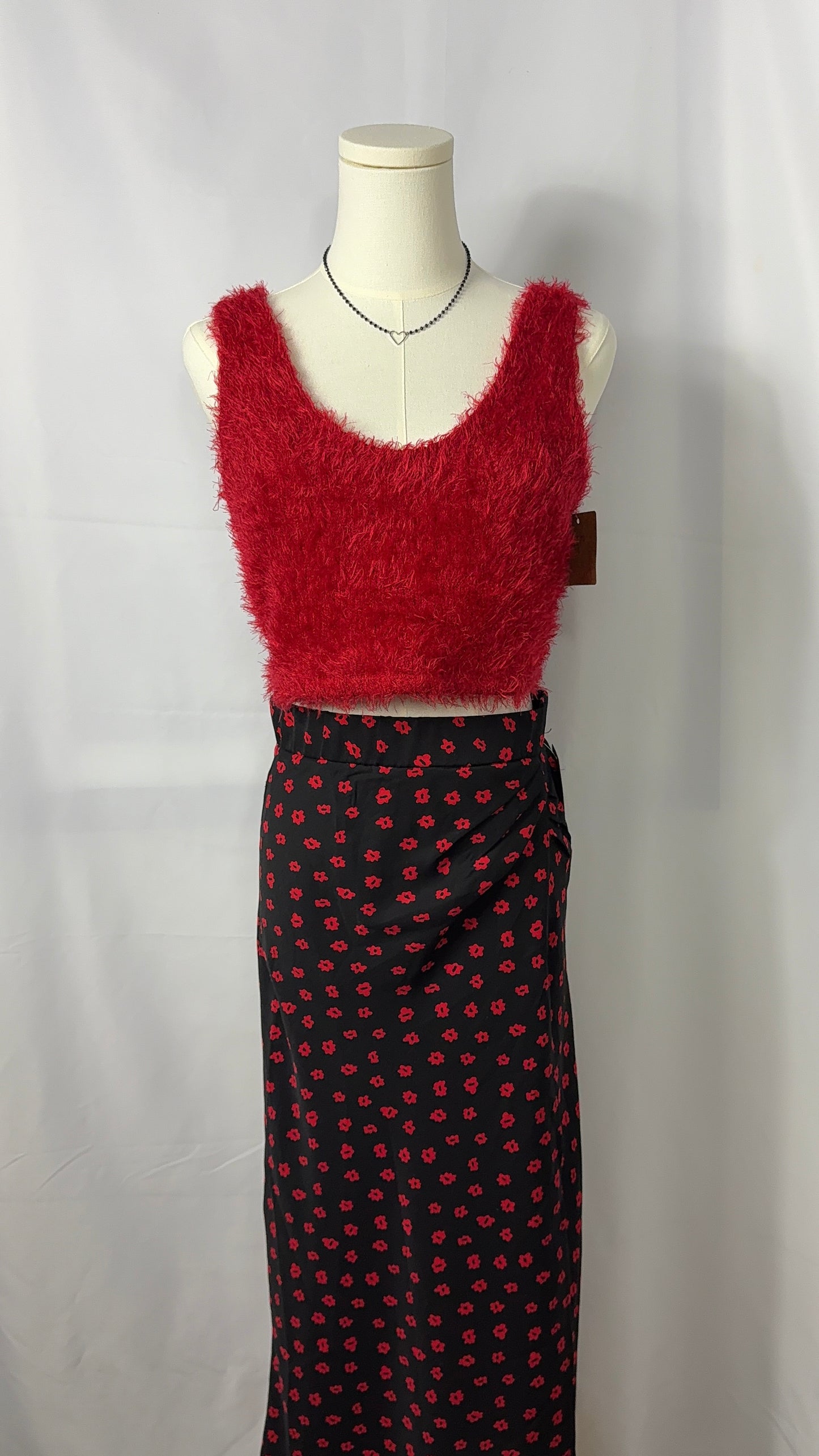 B2V Red Fuzzy Cropped Tank Top - Soft Textured Sleeveless Top - Medium / Large