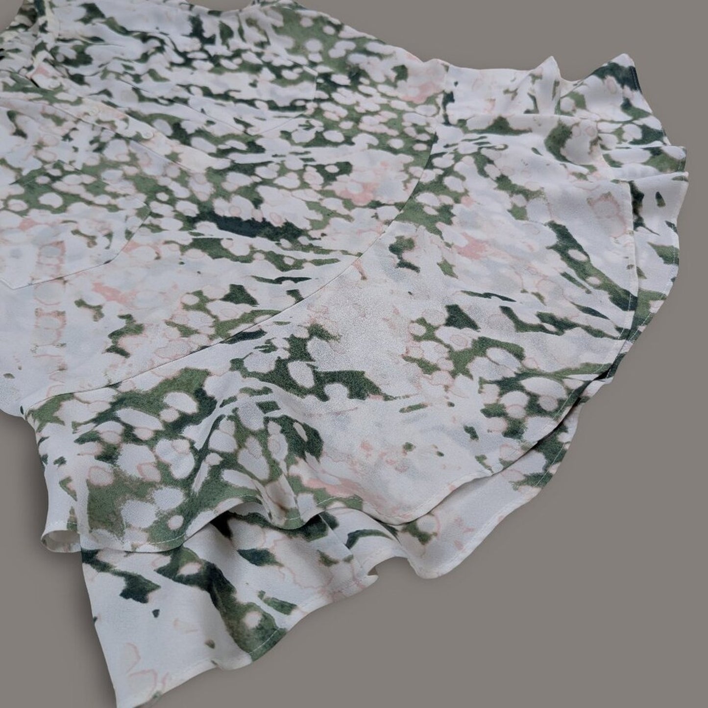 Mossimo V-Neck White and Sage Floral Peplum Top - Small