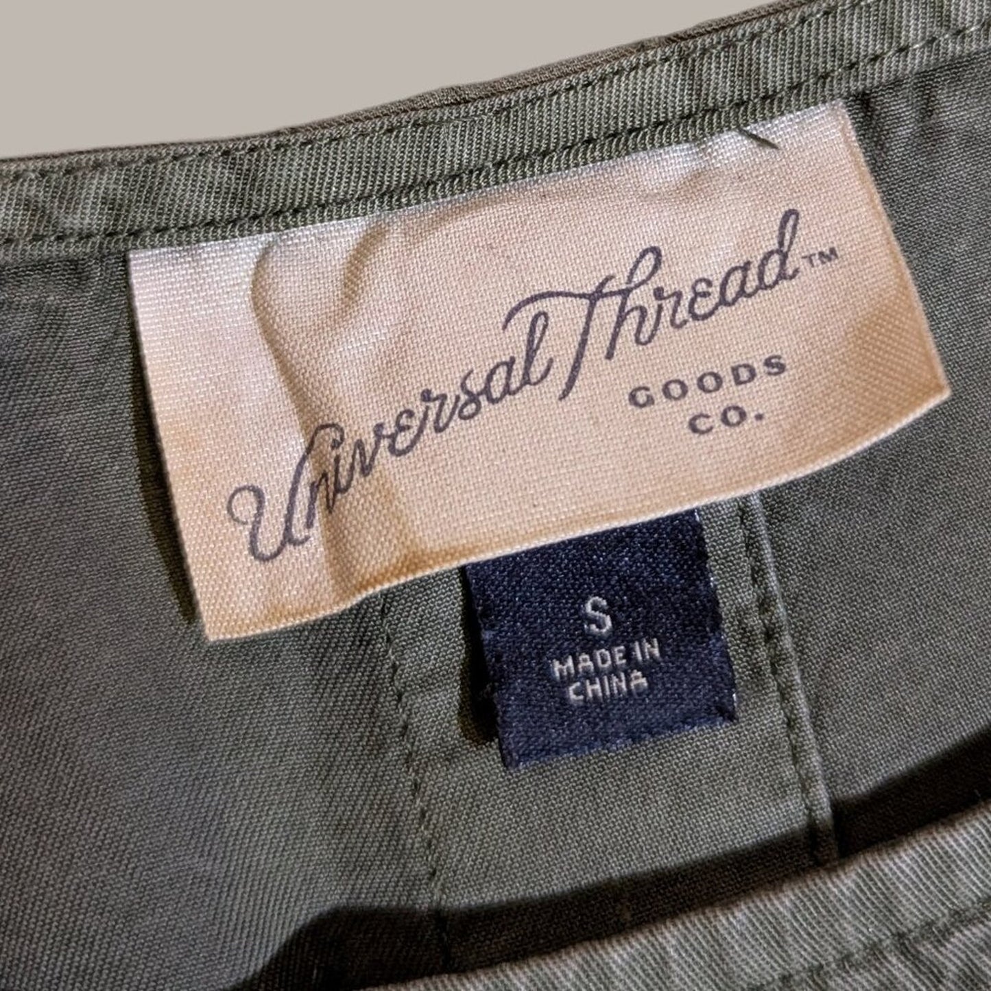 Universal Thread Women's Green Tank Top - Button Back details