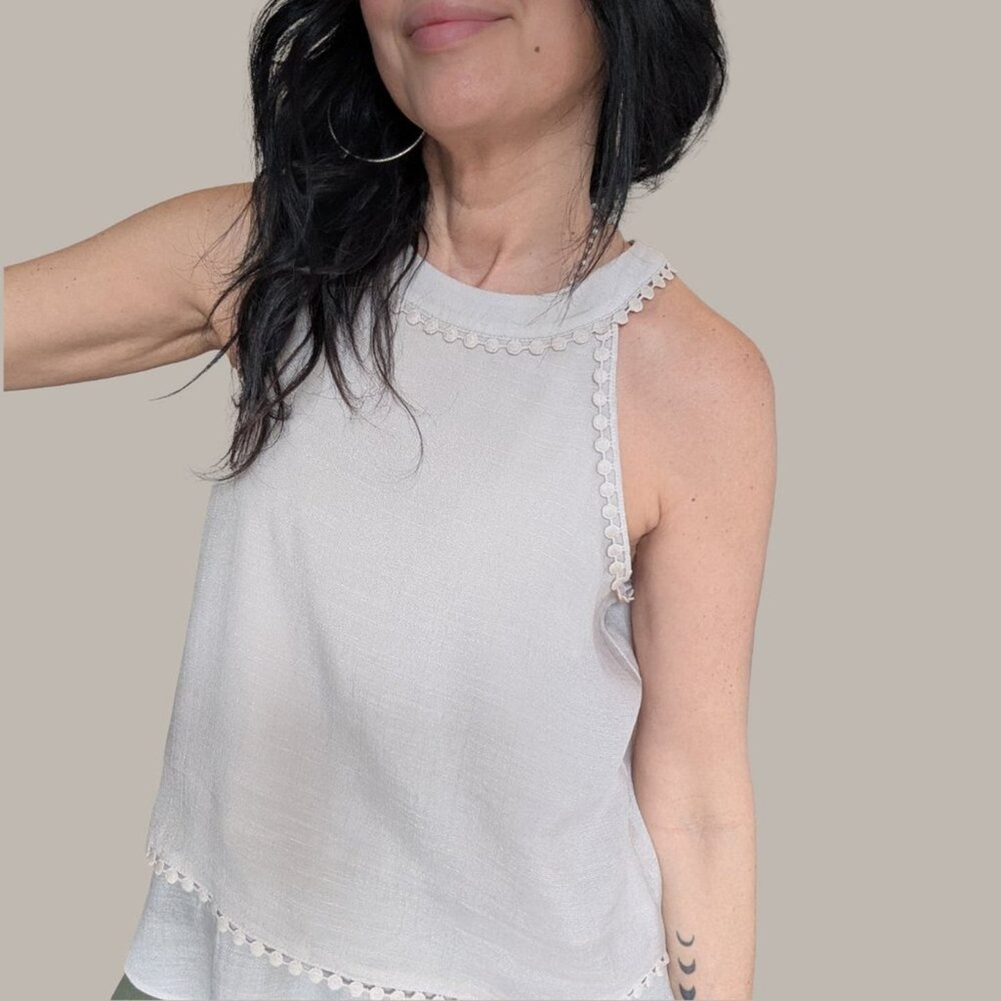 By & By Linen A-line Tank Top with Scallop RicRac Trim - Medium
