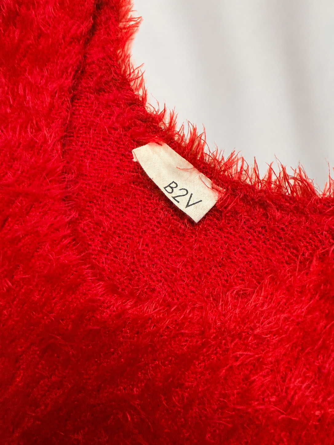 B2V Red Fuzzy Cropped Tank Top - Soft Textured Sleeveless Top - Medium / Large