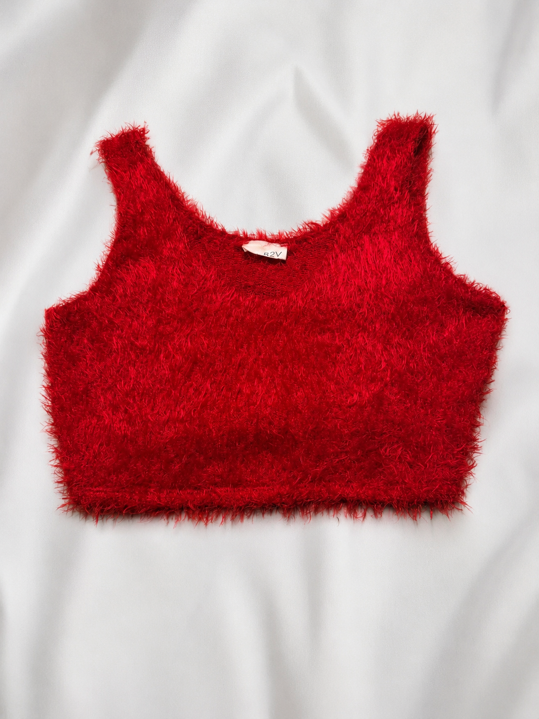 B2V Red Fuzzy Cropped Tank Top - Soft Textured Sleeveless Top - Medium / Large