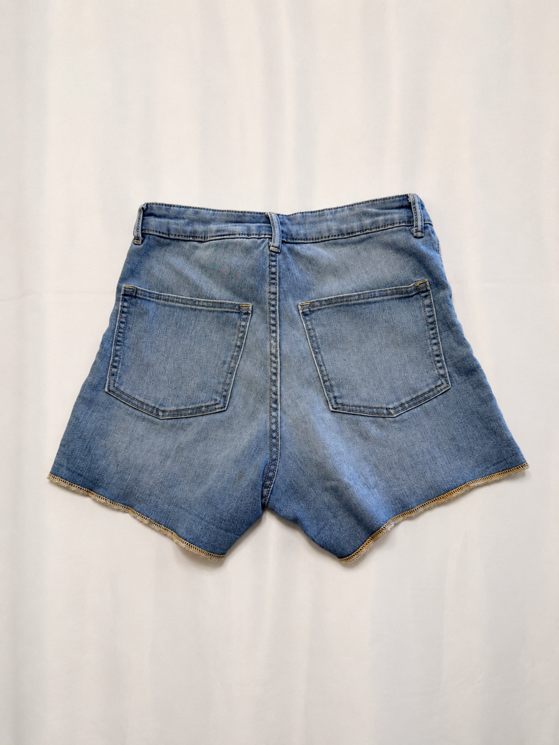 H&M Divided Light Wash Denim Shorts with Raw-Style Hem - Size 6