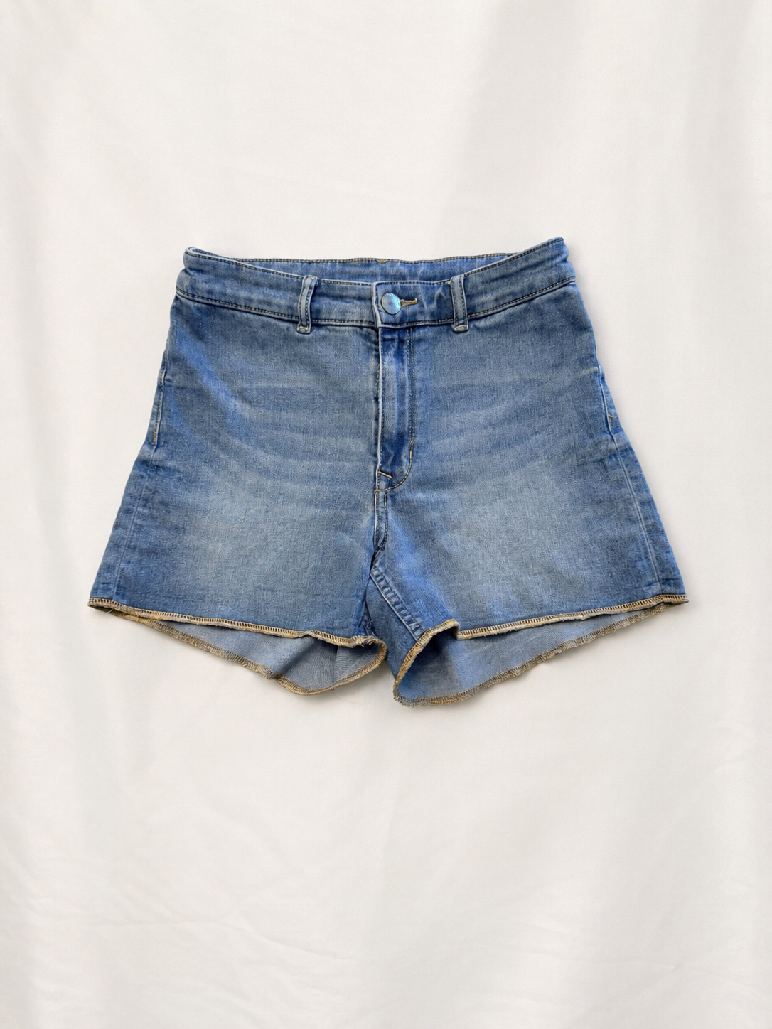 H&M Divided Light Wash Denim Shorts with Raw-Style Hem - Size 6