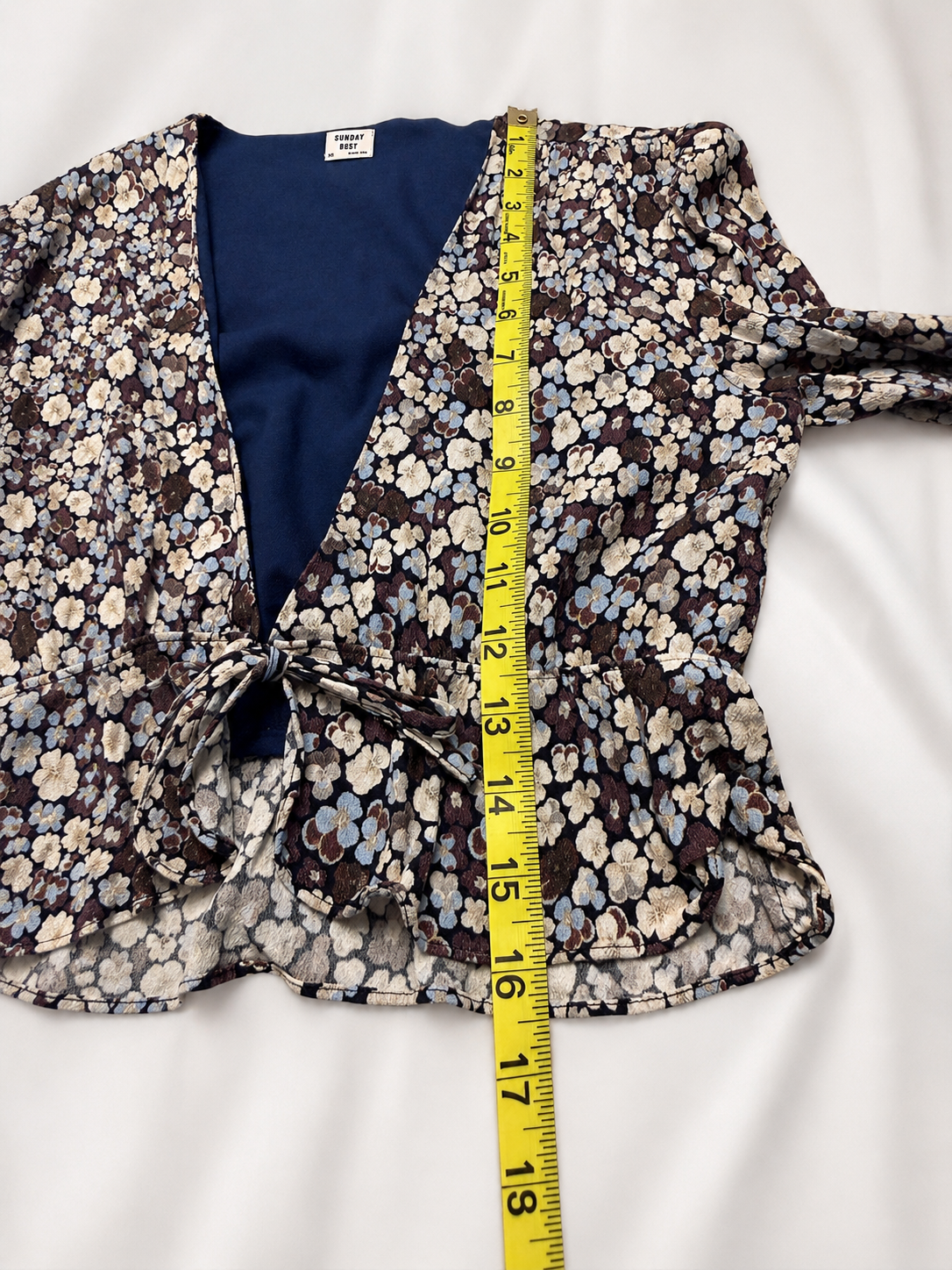Sunday Best Aritzia Floral Tie-Front Cropped Blouse – XS
