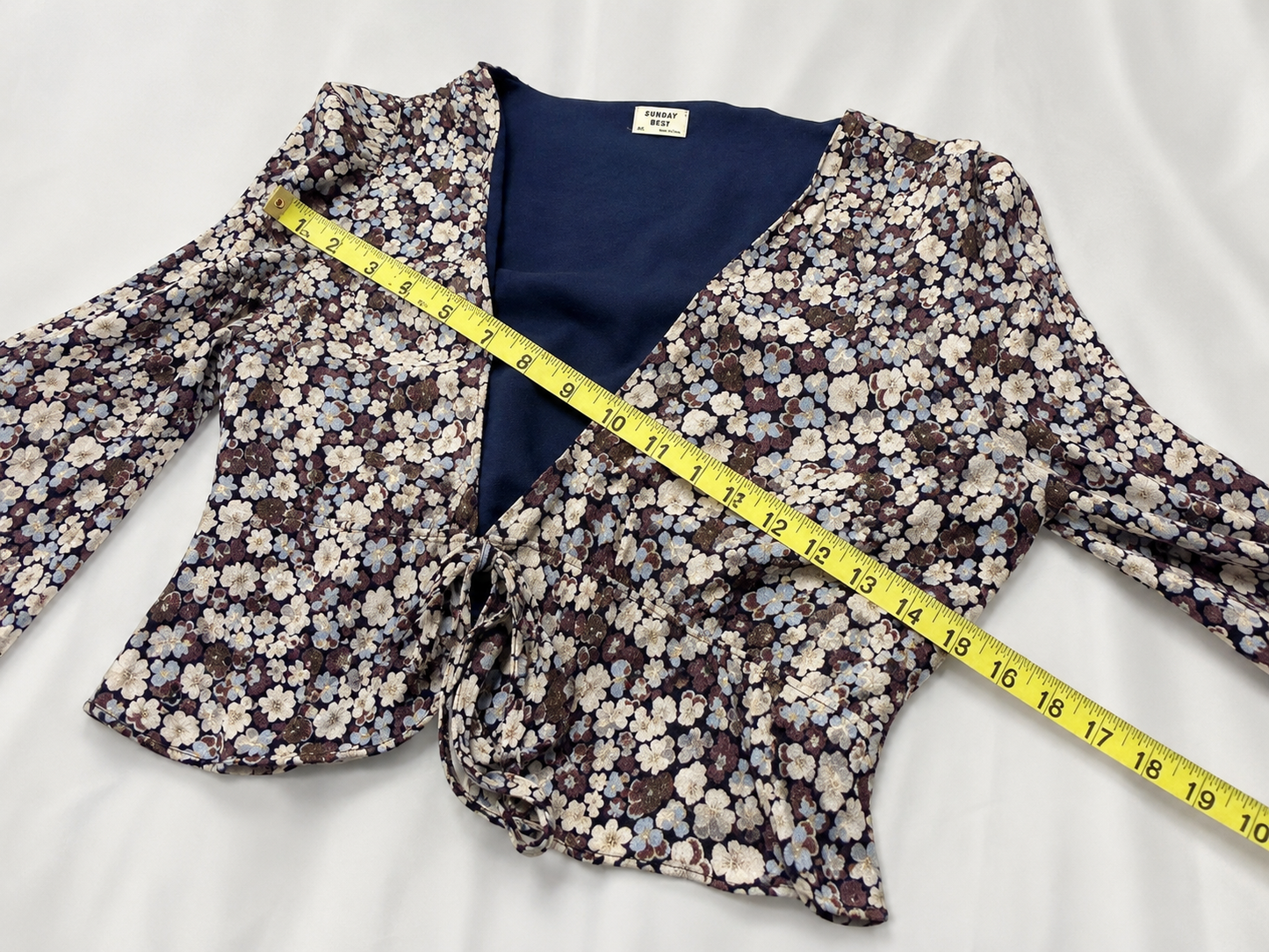 Sunday Best Aritzia Floral Tie-Front Cropped Blouse – XS