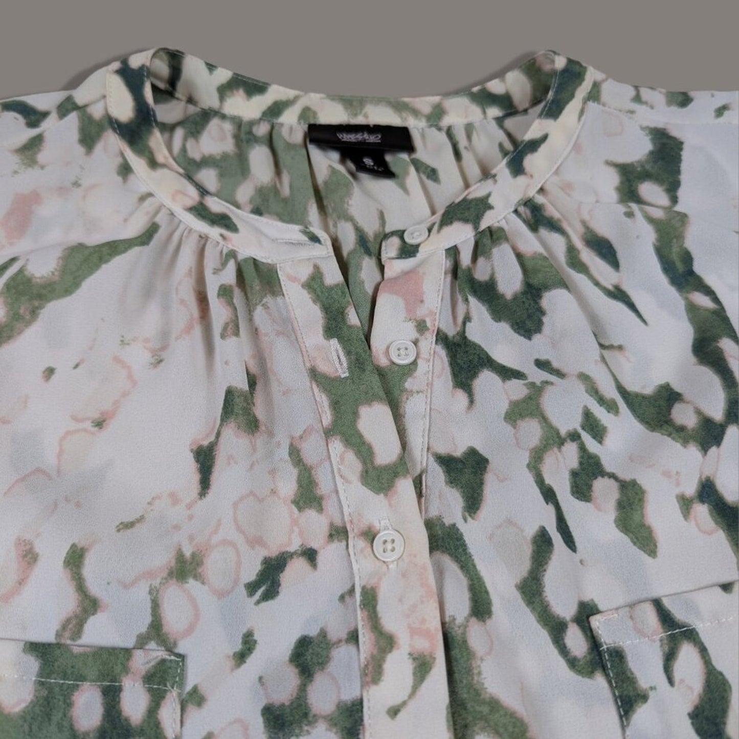 Mossimo V-Neck White and Sage Floral Peplum Top - Small